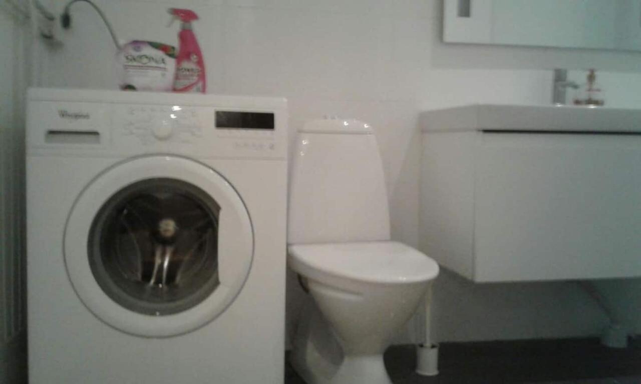 فيلا Townhouse On Arlanda Stockholm Metro Line - Easy Checkin سولينتونا المظهر الخارجي الصورة