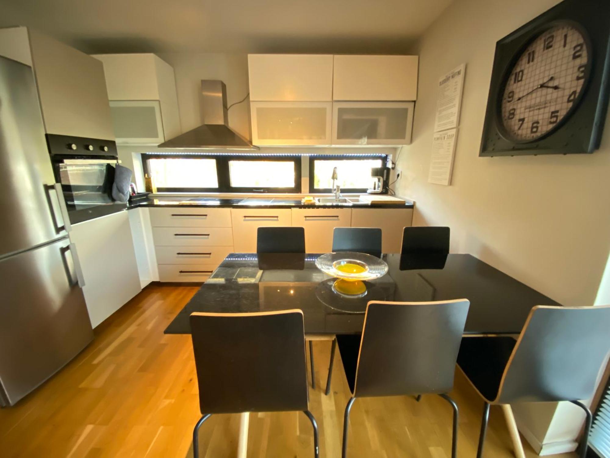 فيلا Townhouse On Arlanda Stockholm Metro Line - Easy Checkin سولينتونا المظهر الخارجي الصورة
